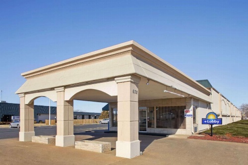 Days Inn by Wyndham Salina South image 4