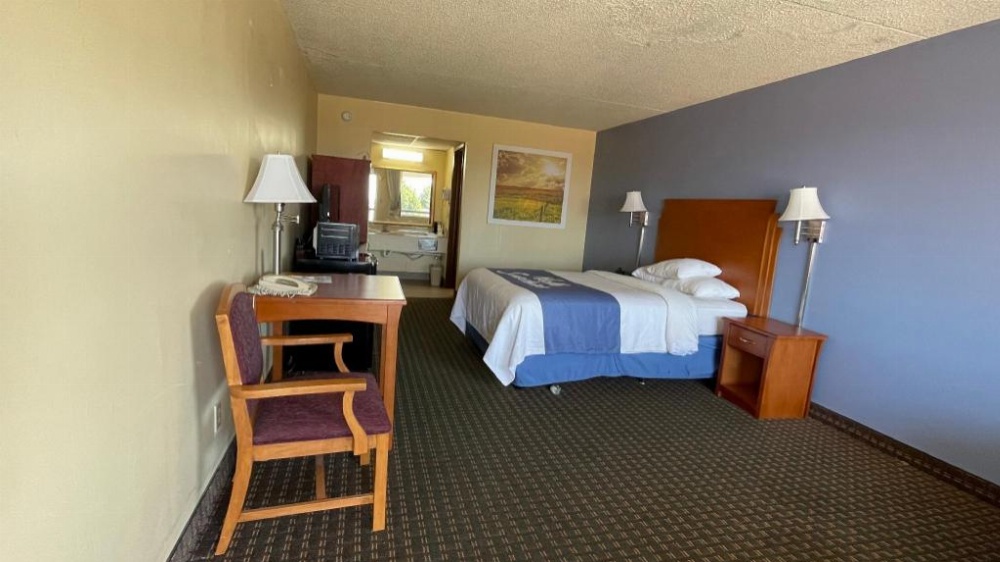 Days Inn by Wyndham Salina South
