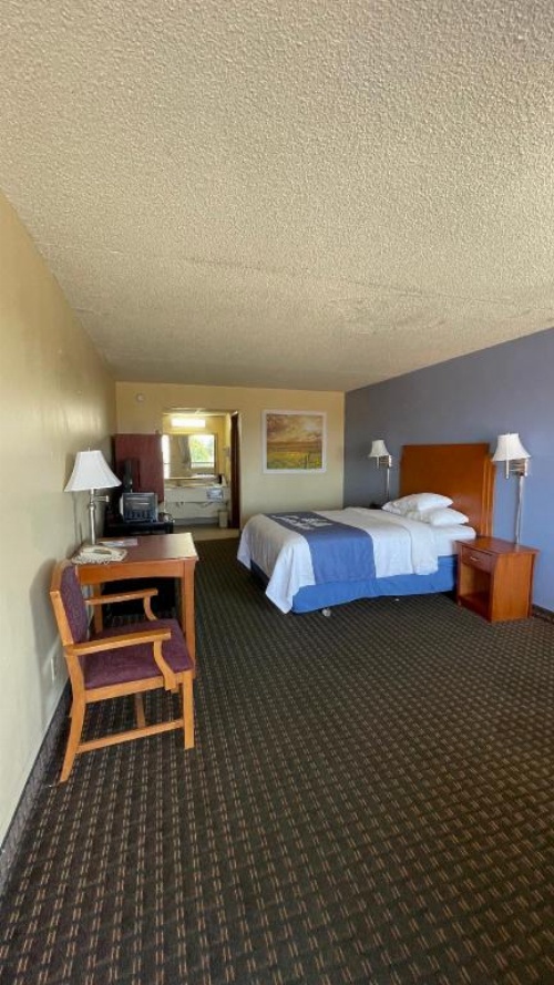 Days Inn by Wyndham Salina South image 11